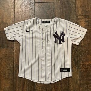 Aaron Judge New York Yankees Youth Nike Dri-FIT Jersey (Size 5/6)
